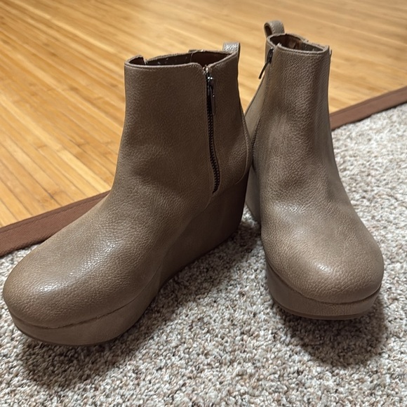 YELLOW BOX Platform Wedge Booties - Picture 4 of 8